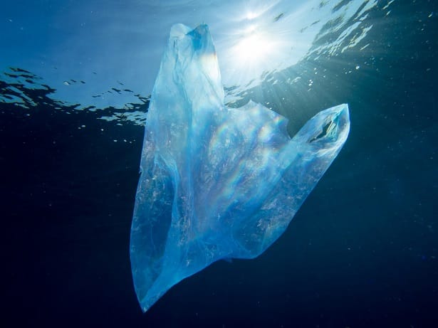 Μειώθηκε σημαντικά η κατανάλωση της λεπτής πλαστικής σακούλας το α’ τρίμηνο του 2018