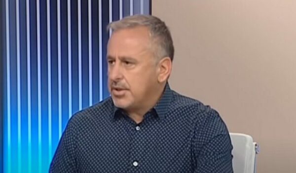Τον γνωστό δημοσιογράφο και εκδότη του “Ποντικιού” Αντώνη Δελλατόλα  φιλοξένησε σήμερα η εκπομπή Σημεία και Τέρατα του Aegean Voice 107.5