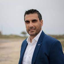 Βαγγέλης Κατσαράς: Μείωση στα τιμολόγια νερού το 2025 – Δημοτική συγκοινωνία, φανάρια και κόμβοι στη Νάξο