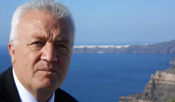 Μάρκος Καφούρος: «Πλήγμα για τις Κυκλάδες το κλείσιμο των ΕΛΤΑ – Να προστατευτεί η Σαντορίνη και να γίνει το φράγμα Τσικαλαριού»