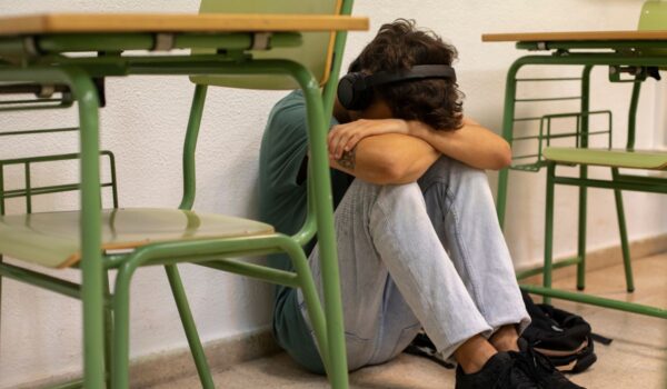 «Όταν ο σχολικός εκφοβισμός μεταφέρεται στο διαδίκτυο» από την Επιστημονική Ομάδα του Μαζί για το Παιδί