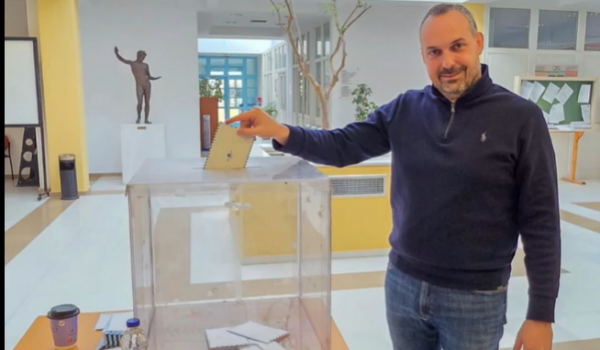 Ο Αντώνης Πιτταράς ζητά ενότητα στο ΠΑΣΟΚ και θέτει στο επίκεντρο ΦΠΑ, υποδομές και υγεία