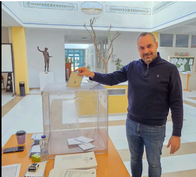 Ο Αντώνης Πιτταράς ζητά ενότητα στο ΠΑΣΟΚ και θέτει στο επίκεντρο ΦΠΑ, υποδομές και υγεία