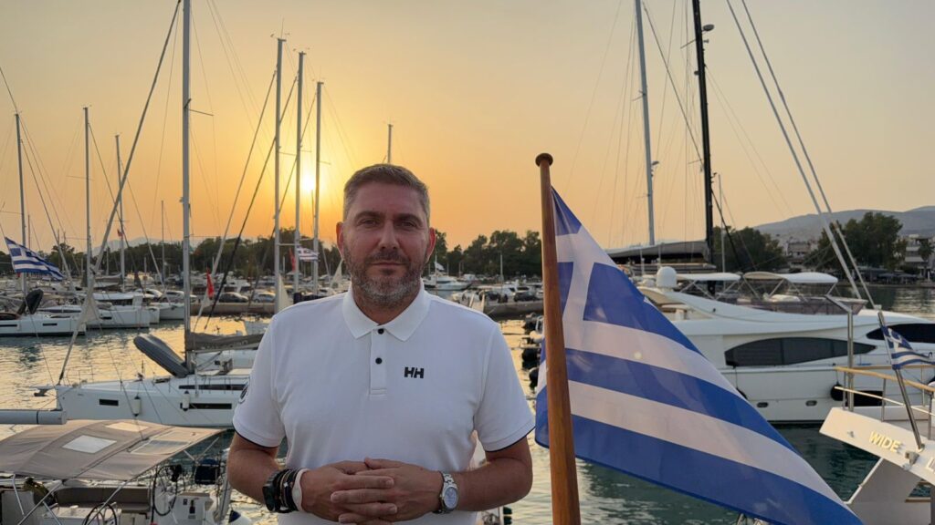 Πτώση αυτοκινήτου στην παραλία της Γλυφάδας-Δήλωση Γιώργου Βάλλη